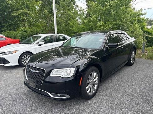 Used 2017 Chrysler 300 Limited w/ Value Package AWD/4WD image 11