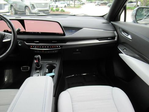 Certified 2025 Cadillac XT4 Sport AWD/4WD image 15