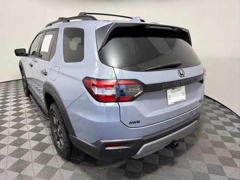 Used 2025 Honda Pilot TrailSport image 4
