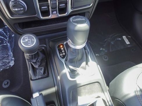 New 2025 Jeep Gladiator Sport image 24