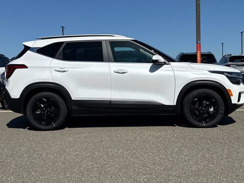 New 2026 Kia Seltos EX FWD image 3
