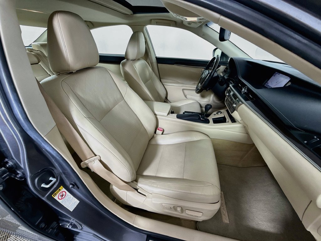 Used 2015 Lexus ES 350 w/ Luxury Package FWD image 29