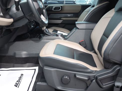 Used 2023 Ford Bronco Wildtrak image 11