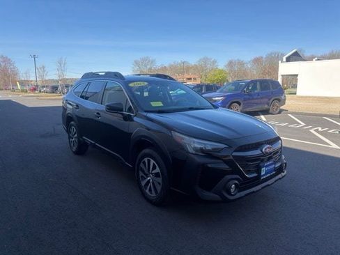 Used 2023 Subaru Outback Premium AWD/4WD image 6