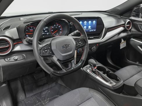 Used 2025 Chevrolet Trax RS FWD image 13