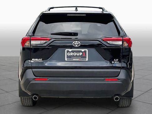 Used 2025 Toyota RAV4 LE AWD/4WD image 4
