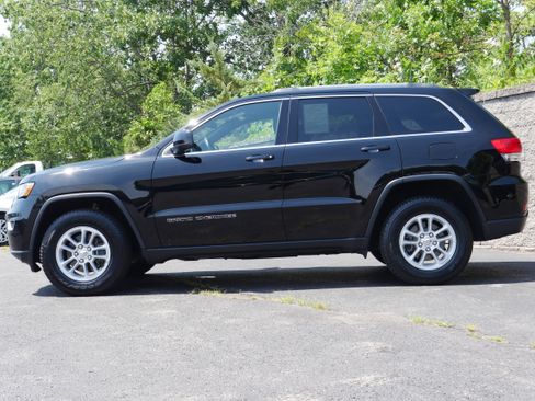 Used 2019 Jeep Grand Cherokee Laredo AWD/4WD image 3