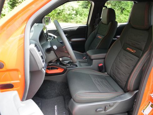 Used 2025 Nissan Frontier Pro-X RWD image 3