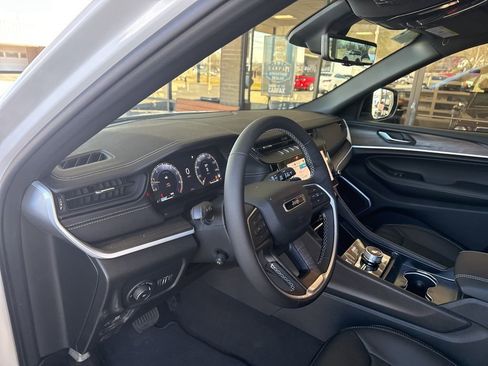 New 2026 Jeep Grand Cherokee Limited image 9