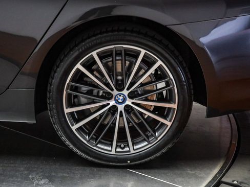 Certified 2023 BMW 530e w/ Premium Package image 11