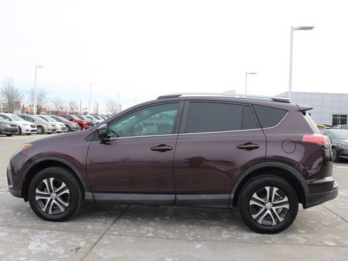 Used 2018 Toyota RAV4 LE image 4