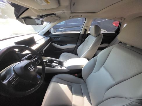 Used 2024 Honda Accord EX-L image 10