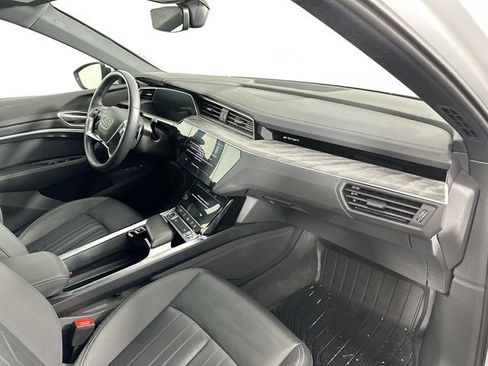 Used 2022 Audi e-tron Premium w/ Convenience Plus Package AWD/4WD image 31
