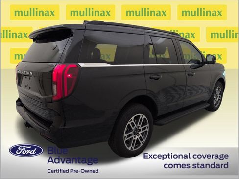 Used 2025 Ford Expedition Active AWD/4WD image 3