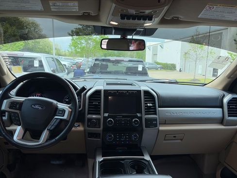 Used 2020 Ford F250 Lariat w/ Lariat Ultimate Package image 28