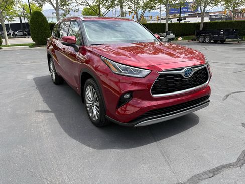 Used 2024 Toyota Highlander Platinum AWD/4WD image 5