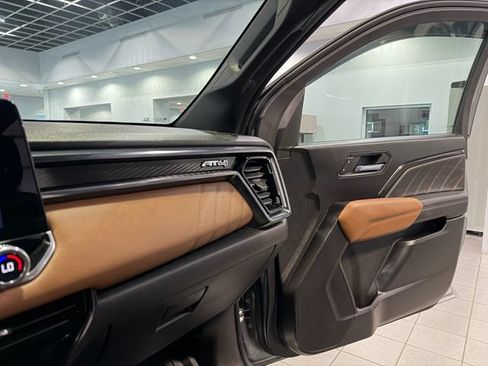Used 2024 GMC Canyon AT4 w/ Technology Package AWD/4WD image 23