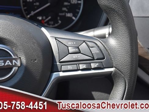 Used 2025 Nissan Altima 2.5 SV FWD image 29