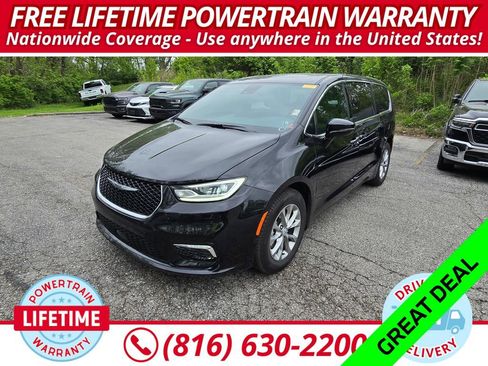 Used 2026 Chrysler Pacifica Limited FWD image 1