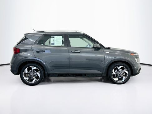 Used 2025 Hyundai Venue SEL FWD image 10