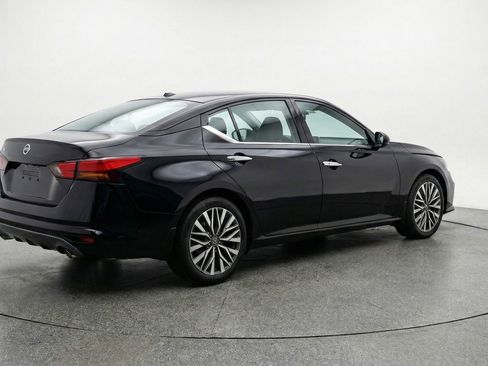 Used 2025 Nissan Altima 2.5 SV image 9