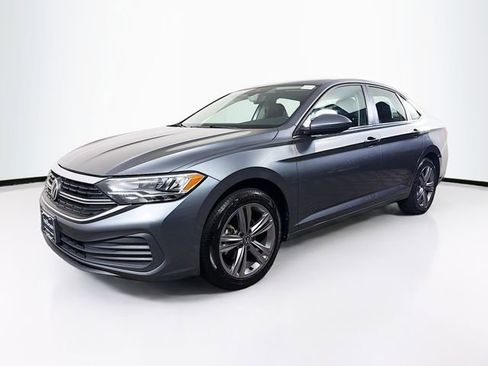 Used 2022 Volkswagen Jetta SE FWD image 3