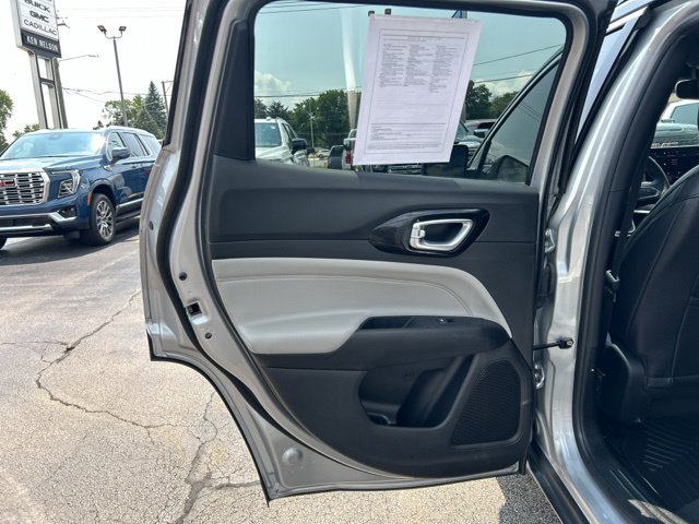Used 2025 Jeep Compass Limited AWD/4WD image 19