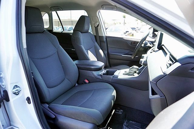 Used 2024 Toyota RAV4 LE AWD/4WD image 18