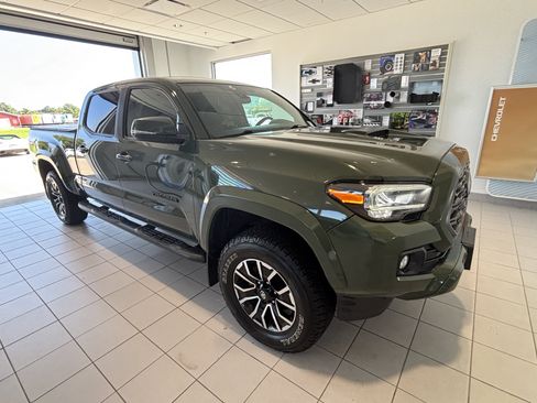 Used 2022 Toyota Tacoma TRD Sport w/ Technology Package AWD/4WD image 1