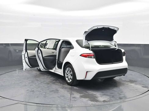 Used 2024 Toyota Corolla LE image 43