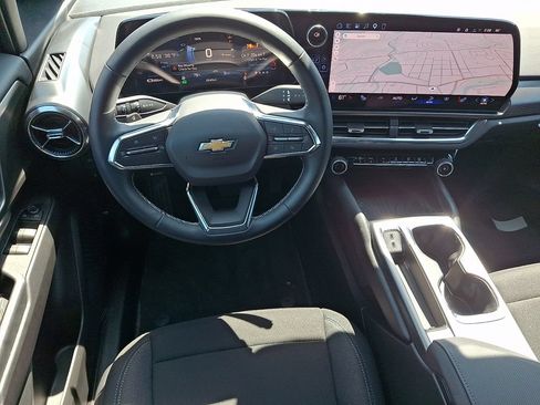 Used 2026 Chevrolet Equinox EV LT w/ Comfort Package FWD image 11