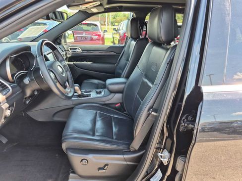 Used 2017 Jeep Grand Cherokee Overland AWD/4WD image 15