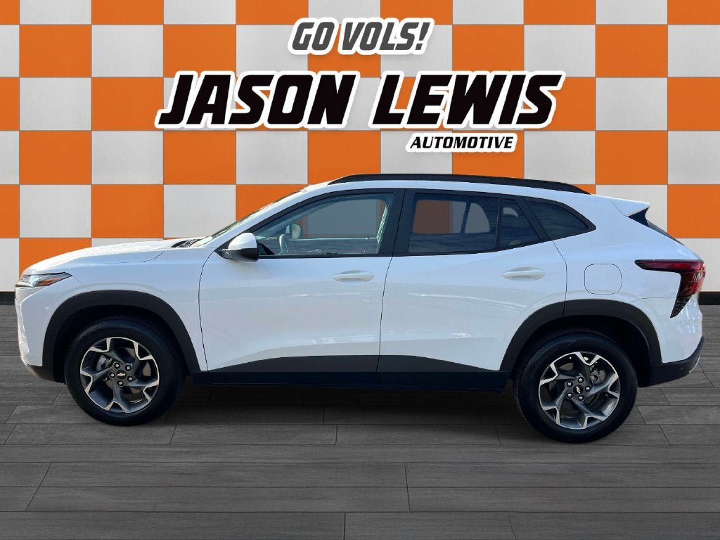 Used 2025 Chevrolet Trax LT FWD image 6