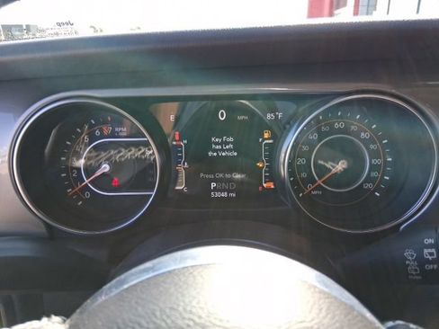 Used 2022 Jeep Wrangler Unlimited Sahara AWD/4WD image 12