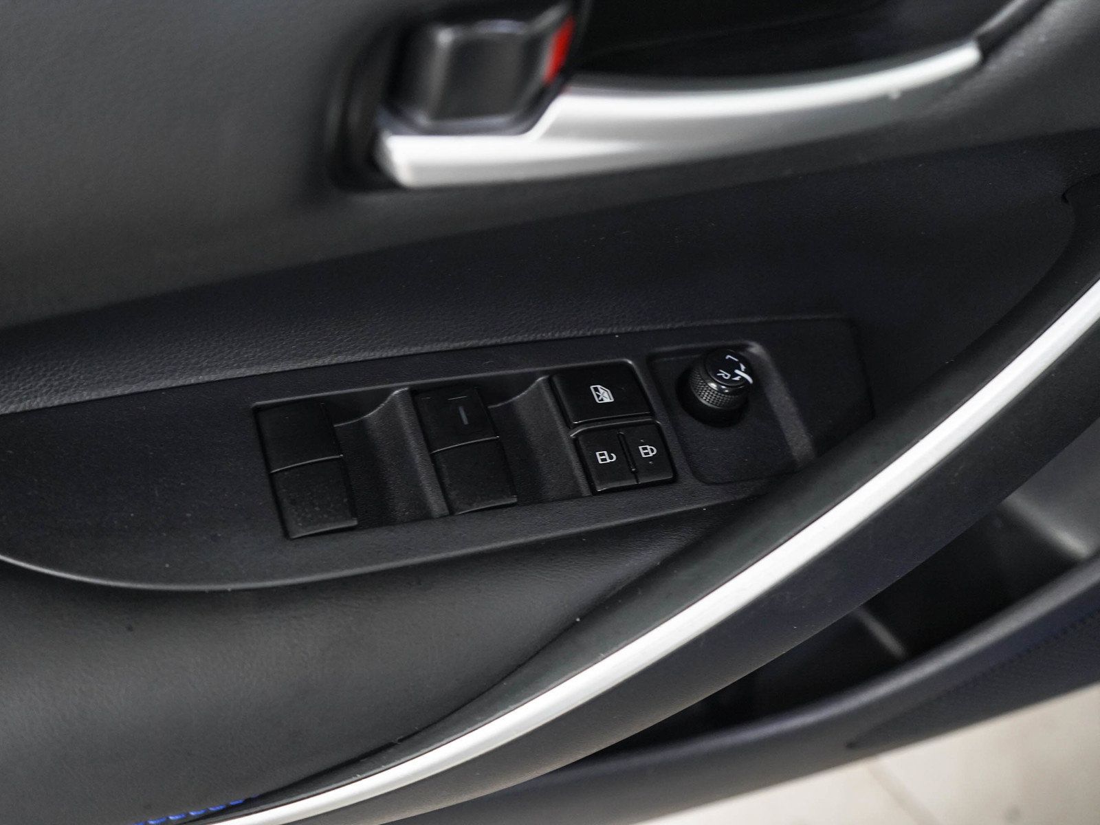 Used 2021 Toyota Corolla SE FWD image 18