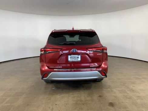 Used 2021 Toyota Highlander Platinum image 10