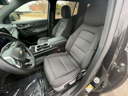 Used 2025 Chevrolet Equinox LT image 31