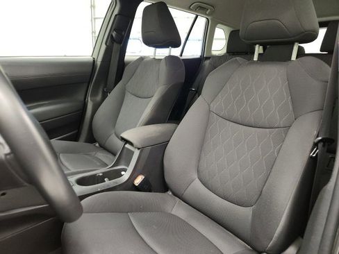 Used 2025 Toyota Corolla Cross LE image 22