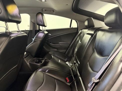 Used 2017 Chevrolet Volt LT w/ Comfort Package FWD image 21