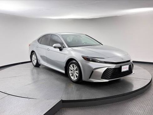 Used 2025 Toyota Camry LE FWD image 11