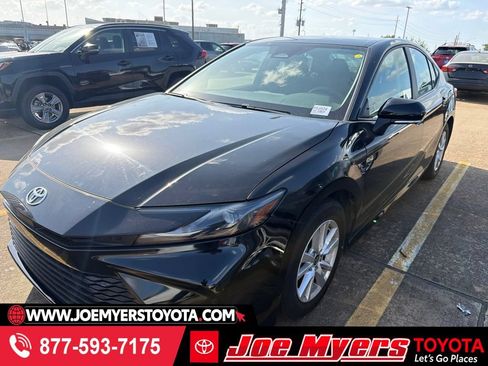 Used 2025 Toyota Camry LE FWD image 1