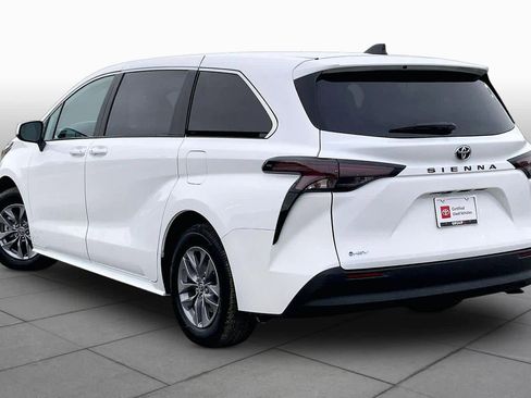 Used 2026 Toyota Sienna LE FWD image 12