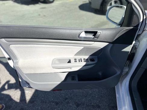 Used 2007 Volkswagen Rabbit 4-Door image 9