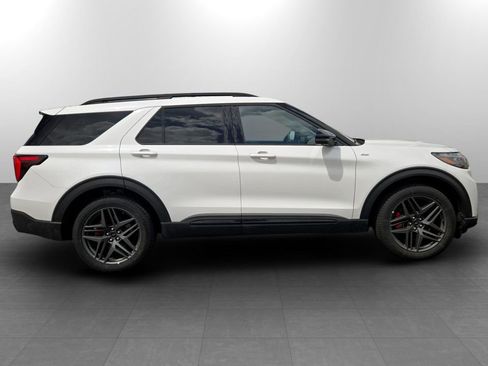 Used 2025 Ford Explorer ST-Line w/ ST-Line Street Pack AWD/4WD image 5