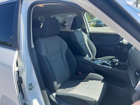Used 2021 Nissan Rogue S FWD image 9