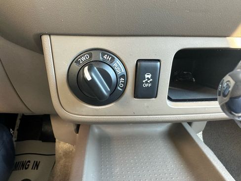 Used 2018 Nissan Frontier SV image 16