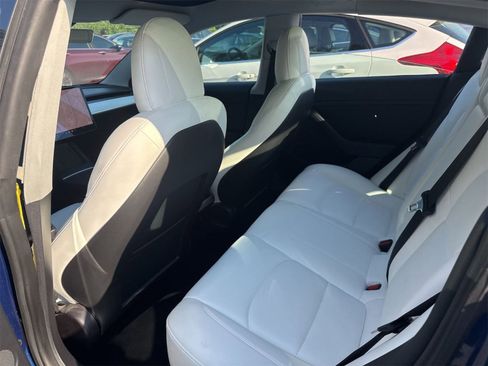 Used 2021 Tesla Model 3 Standard Range Plus RWD image 3
