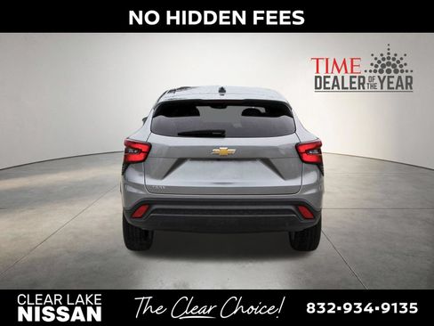 Used 2024 Chevrolet Trax LS w/ LS Convenience Package FWD image 6