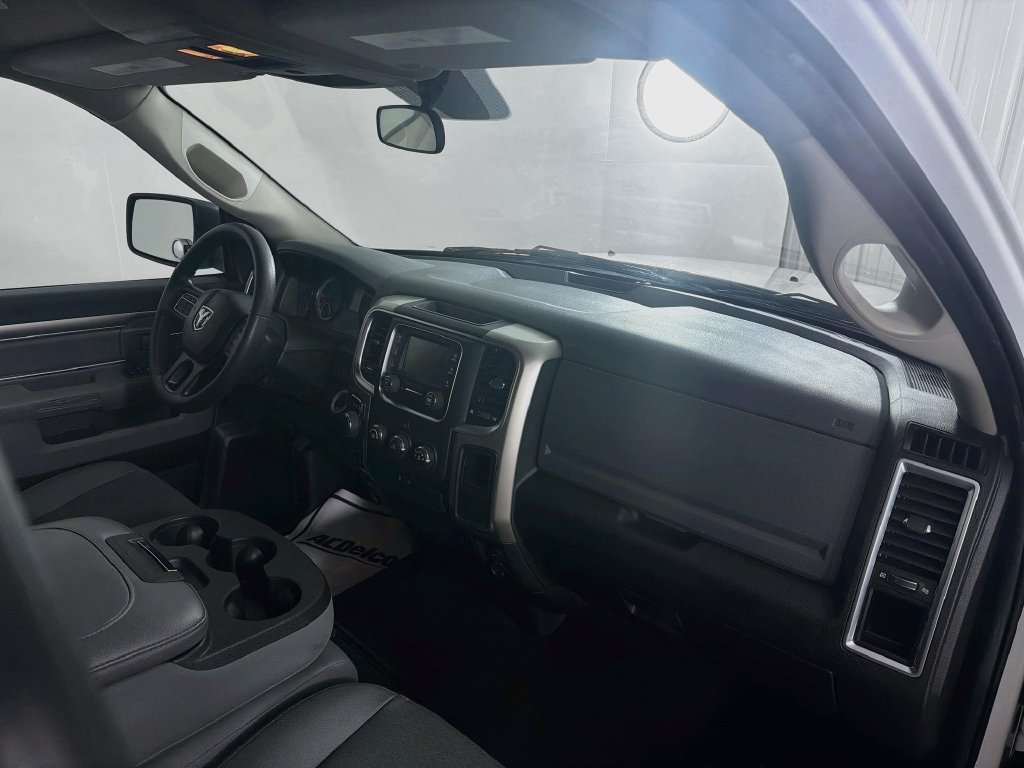 Used 2019 RAM 1500 Classic SLT AWD/4WD image 27