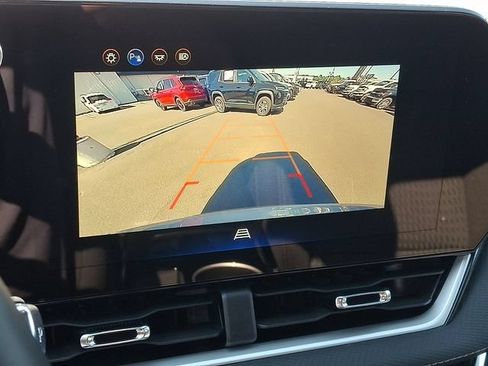 Used 2025 Chevrolet Equinox LT FWD image 12